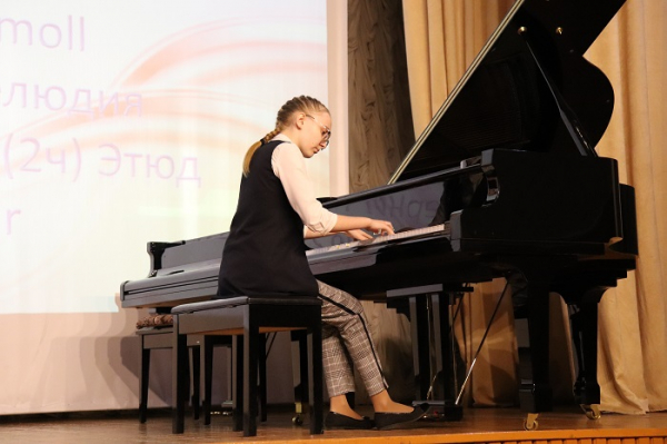  Стипендию Мэра Иркутского района получили девять юных музыкантов и художников 